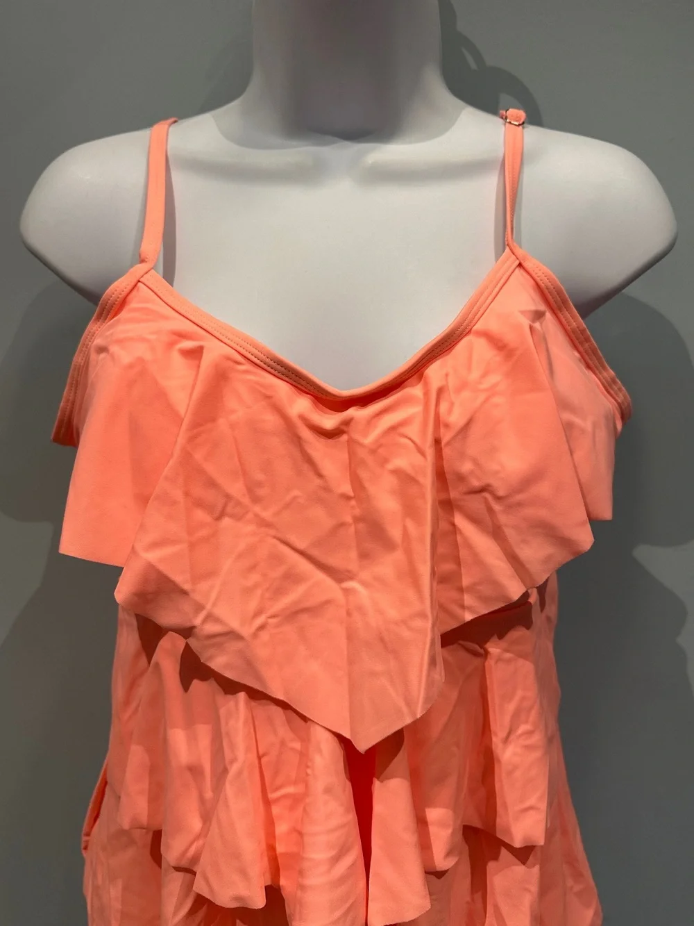 2-Piece Bathing Suit Coral Ruffle Tankini with Swim Shorts Large NWOT